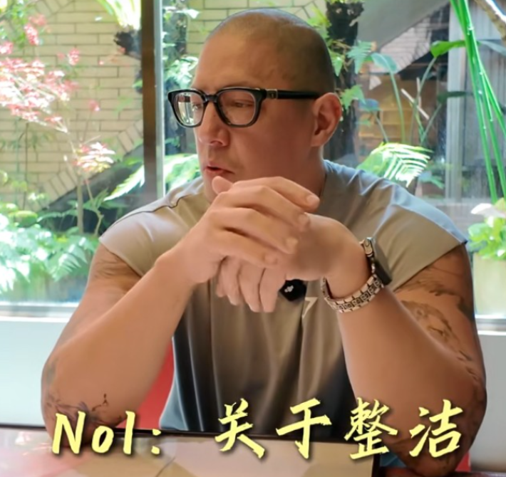 蒋介石曾孙蒋友柏，这位49岁的男人晒出自己的家，甩出两条铁律
